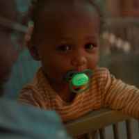 Комплект от 2 бр. светещи в тъмното ортодонтични залъгалки Philips Avent Ultra Air Night 18м+ и кутия за стерилизиране-LWQ7d.jpeg