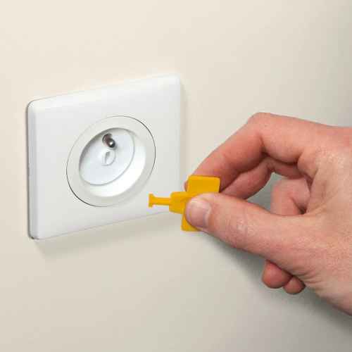 Комплект от 12 бр. Предпазители за контакт с 4 бр. ключ за премахване Safety 1st