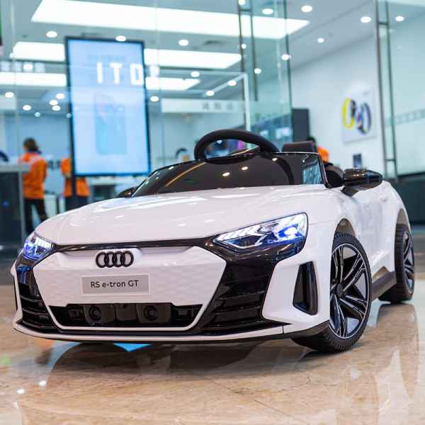 Акумулаторен джип JJ Audi RS E-Tron GT 4X4 Licensed, бял металик-SjJcC.jpeg