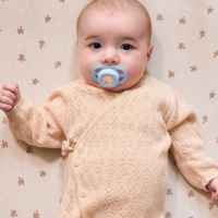 Комплект от 2 бр. ортодонтични залъгалки за новородени Philips AVENT Ultra Start 0-2м, в синьо и зелено със забавен декор, в кутия за стерилизиране-UQsAu.jpeg