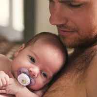 Комплект от 2 бр. ортодонтични залъгалки за новородени Philips AVENT Ultra Start 0-2м, в оранжево и лилаво със забавен дизайн очички, в кутия за стерилизиране-Ufp28.jpeg