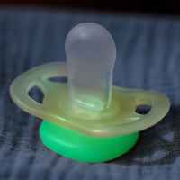 2 бр. залъгалки Philips Avent Ultra Start Night 0-2м дизайн луна и звезди, момиче-q5p6r.jpeg