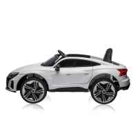 Акумулаторна кола Chipolino Audi e-Tron бяла, кожена седалка-vYyfz.jpeg