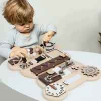 Дървен Бизи Борд Мече Ginger, Монтесори дъска за фина моторика, Натурално дърво и кафяво-z6zO0.jpeg